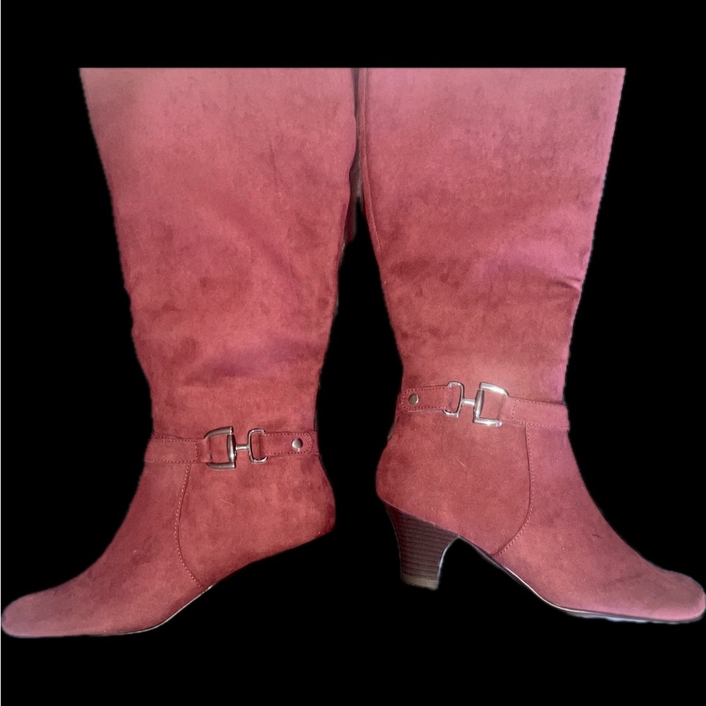 A2 By Aerosoles Women's Burgundy Faux Suede Heeled Boots w double zipper